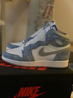 Jordan 1 Hyper Royal