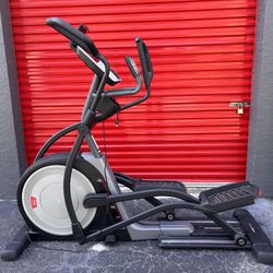ELLIPTICAL TRAINER / PRO-FORM PRO 9.9/ IN GREAT CONDITION/ DELIVERY NEGOTIABLE 