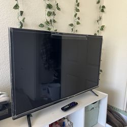 TCL Roku Smart TV – 32” with Remote