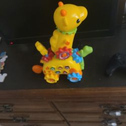 Giraffe Toy With Gears Needs Batteries But Works Fine