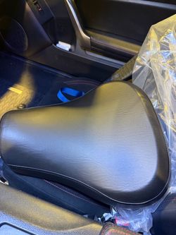 Motorcycle solo seat