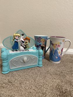 Frozen Disney Princesses music box #Frozen #DisneyPrincesses and Two Mugs