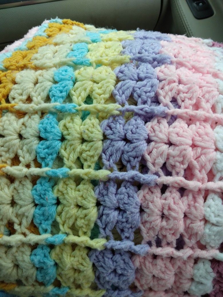 MULTICOLORED BABY BLANKET 1/2 FULL SIZE BED SIZE