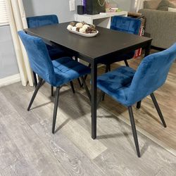 BEAUTIFUL TABLE 4 CHAIRS EXCELLENT CONDITION