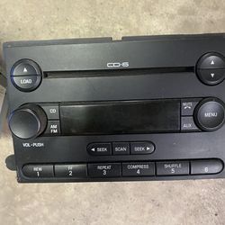 Ford F-250/350  6-disc OEM Radio