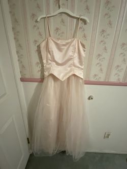 Women’s pink dress (size 7)