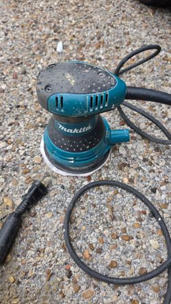 Makita
3 Amp 5 in. Corded Random Orbital Sander used