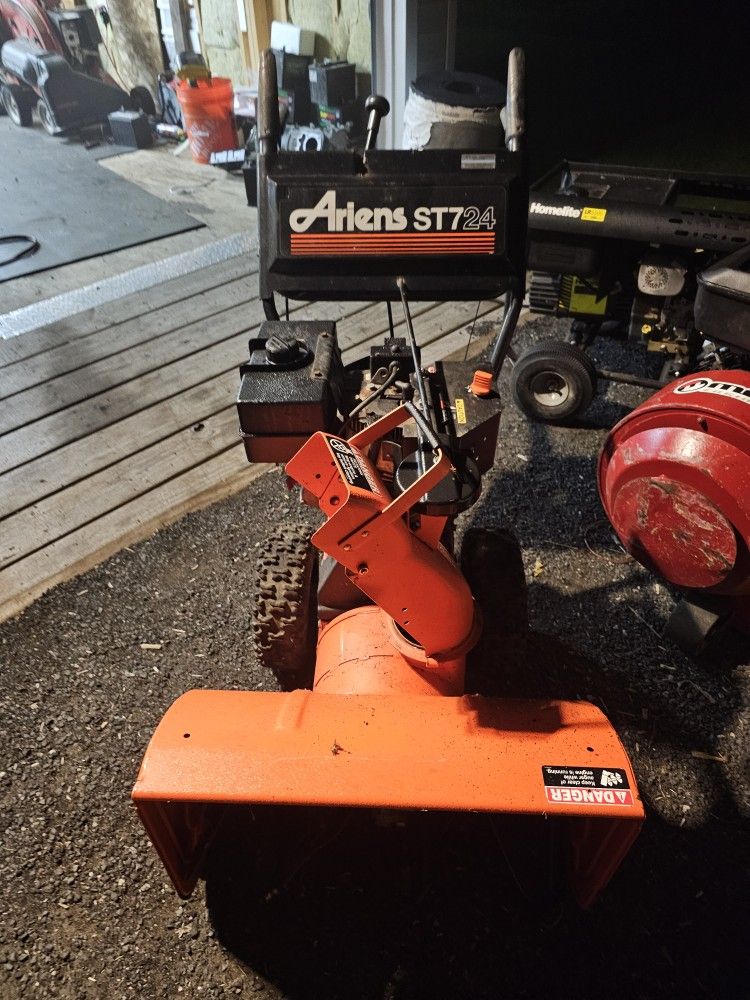 Ariens St724 Snowblower