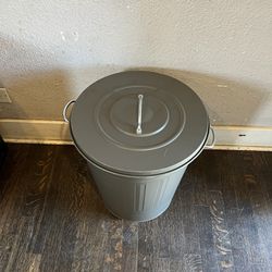 Bin trash can with lid, gray, 11 gallon