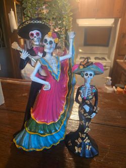Día de los Muertos table top figurines