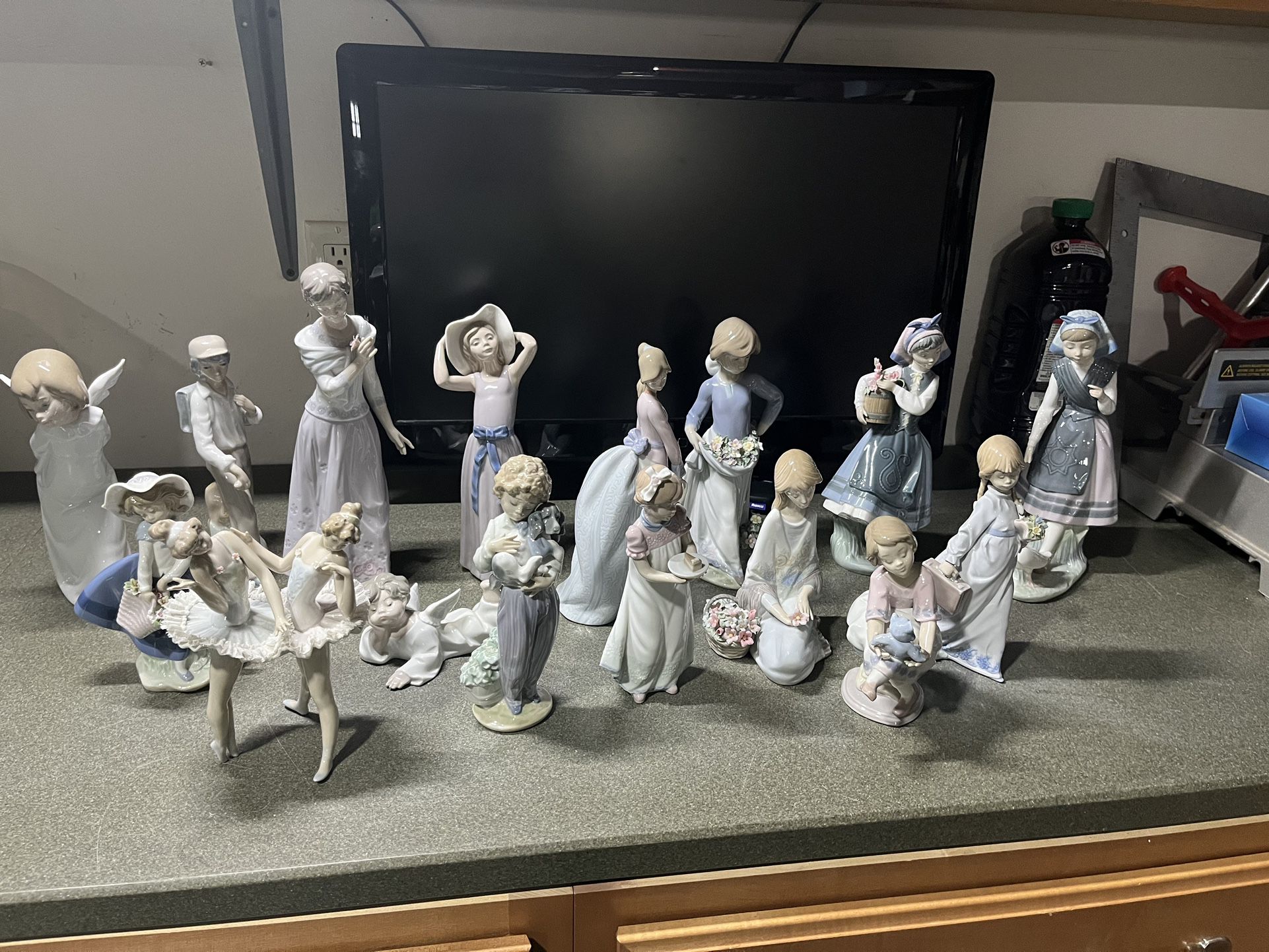 16 Piece Lladro Collection