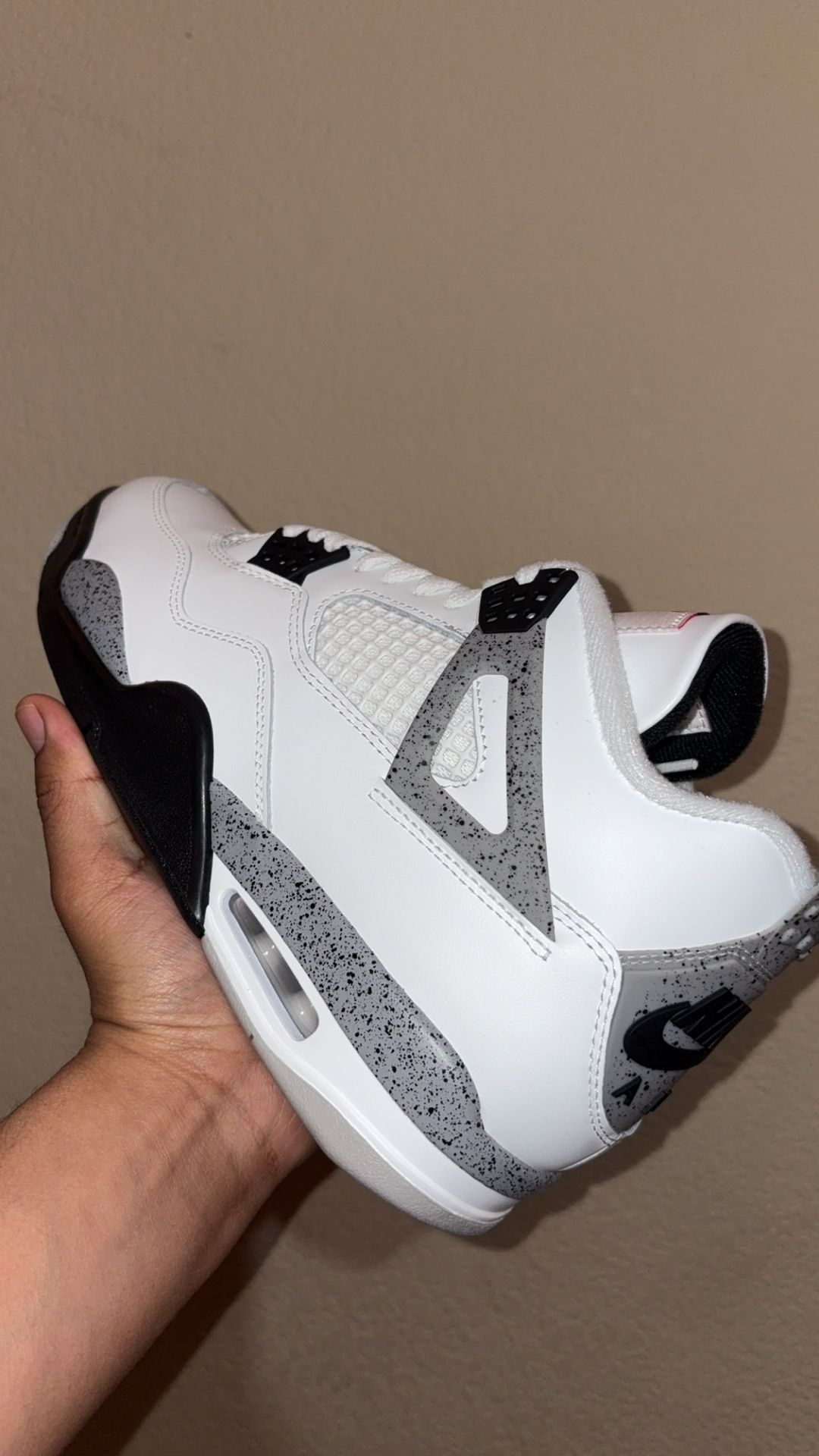 Air Jordan 4 White Cement 2025 Sz 8.5m