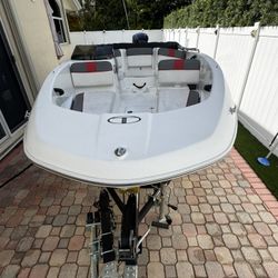Boat Tahoe T16