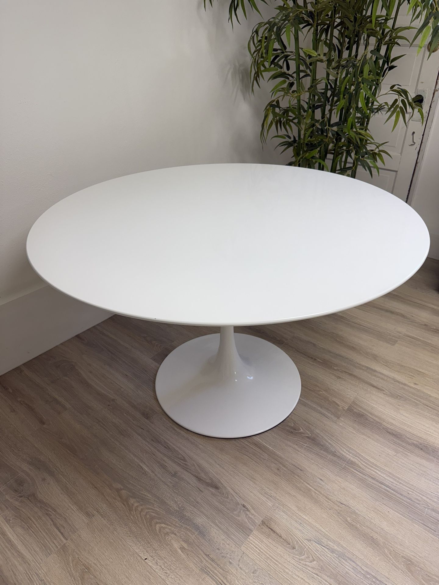 Modway Lippa Round Table 48” White
