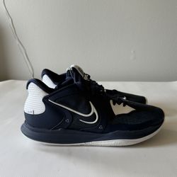Kyrie US M11, US W12.5 Basketball Shoes