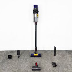 Dyson Cyclone V10 Animal Cordless Vacuum Cleaner w/ attachments - Aspiradora