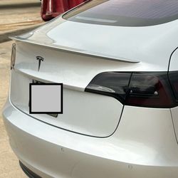 Tesla M3 rear Spoiler In silver color