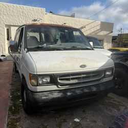 Van Ford E-150 Año 2002 