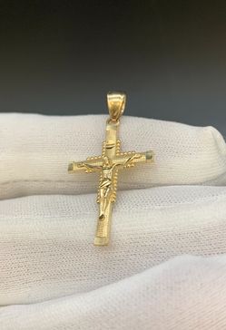 1.25" GOLD CROSS PENDANT #35186
