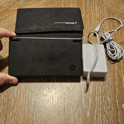 Nintendo Dsi With Charger And Game