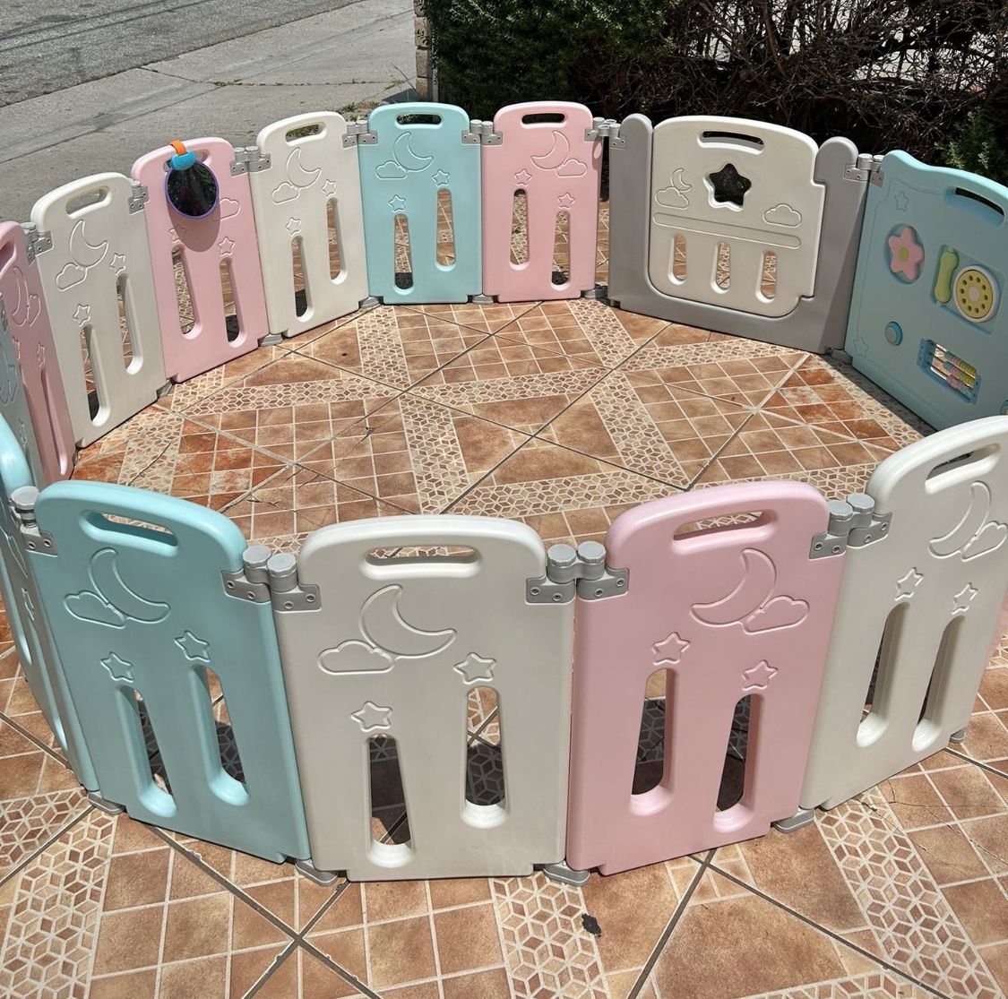 Semi New Playpen 16 Panels