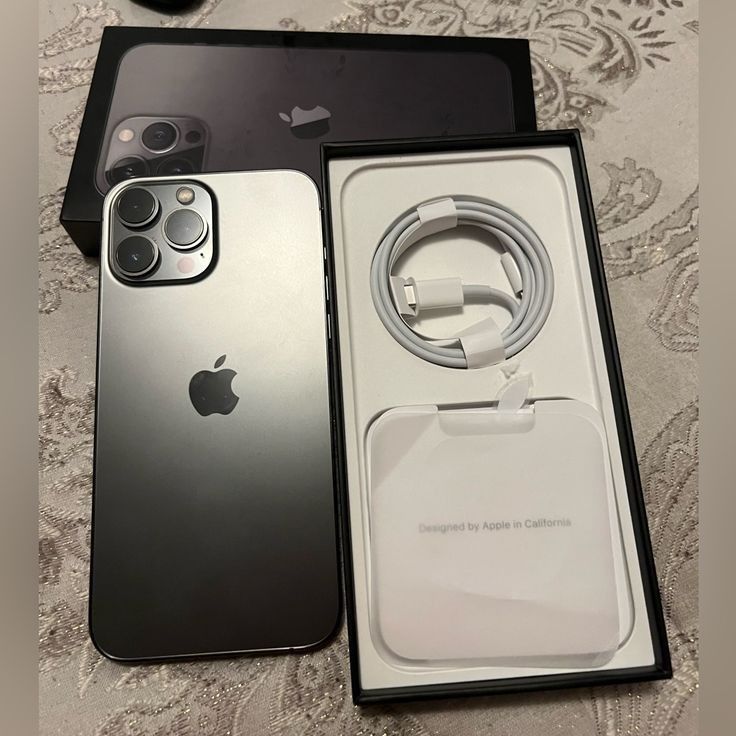 Apple IPhone 13 Pro Max 256gb Unlocked. 100% Battery Health, Like New In Box. Pay In Payments NO CREDIT CHECK 