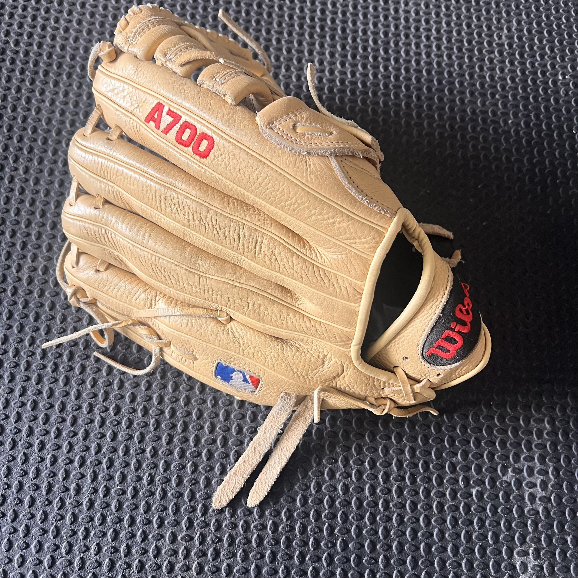 Wilson A700 Baseball Glove