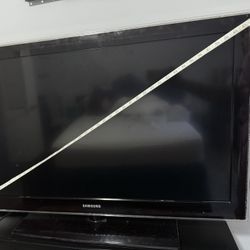 40” TV