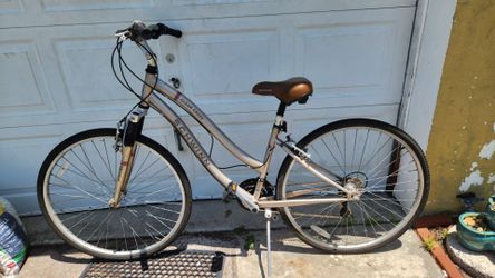 26" Schwinn Clear Creek 700C 21 Speed Bicycle Bike, Comfort Series, New Chain and Grips, Works