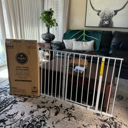 New Regalo Easy Open Extra Wide Safety Gate