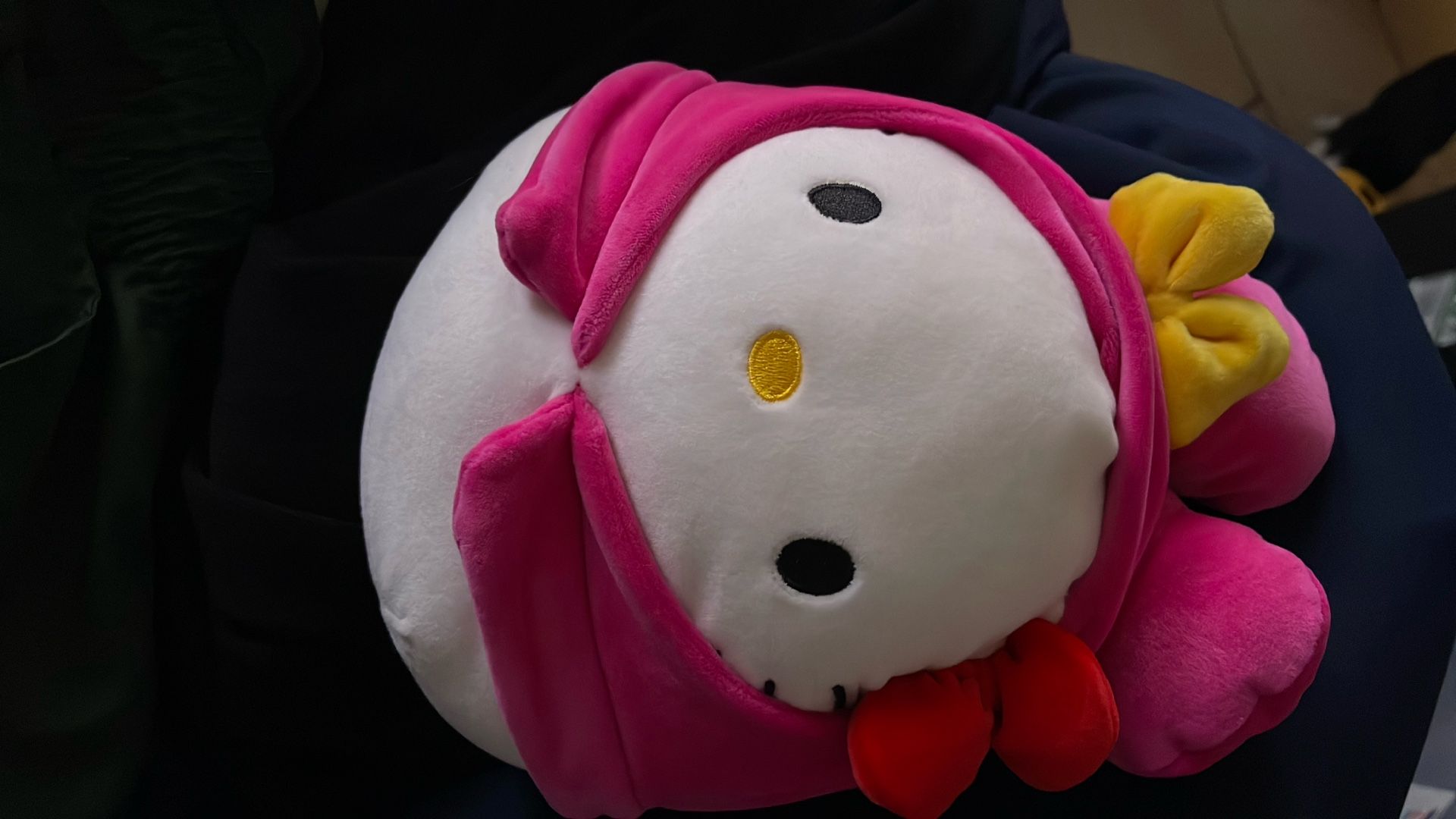 HELLO KITTY PLUSHIE