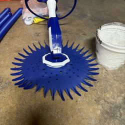 Pool Vacuum Cleaner W/Accessories