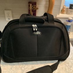 Durable Samsonite travel bag with shoulder strap