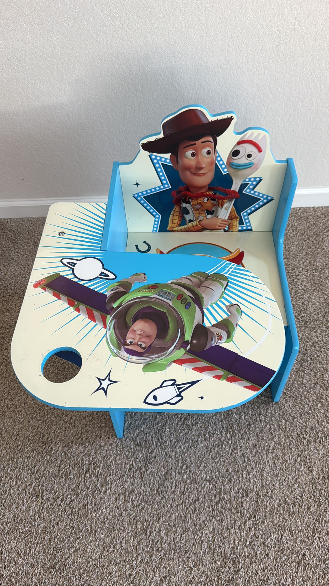 kids’ desk and chair combo featuring characters from Disney Pixar’s Toy Story 🎬