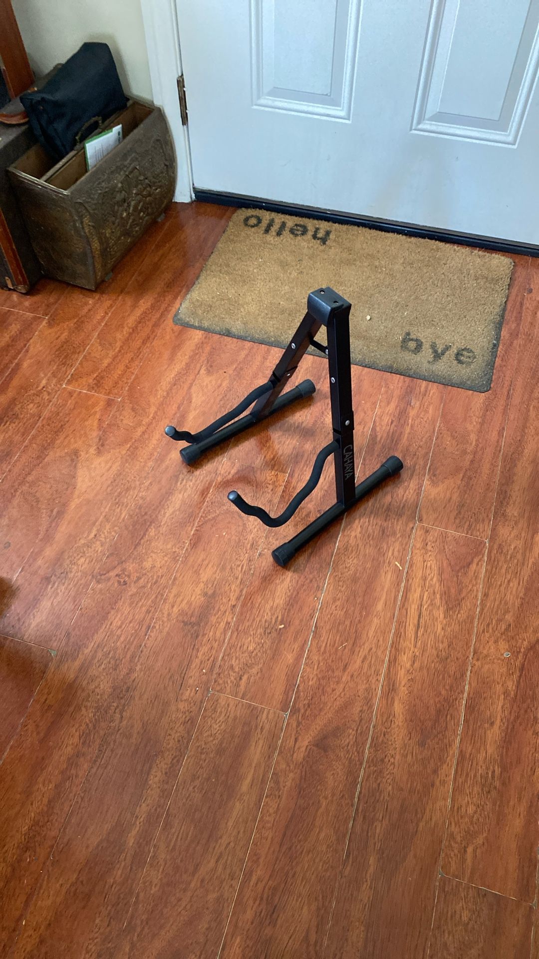 Cahaya Guitar Stand