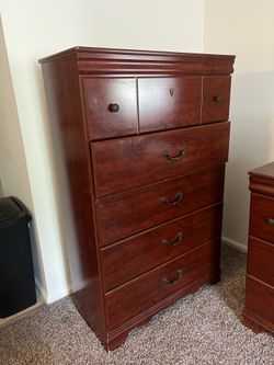 Bedroom dresser set