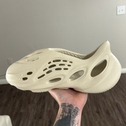 Yeezy Foam Runner Sand Size 12