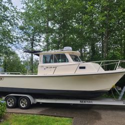 2004 Parker 2520 XL Sport Cabin