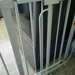 Baby Gate  Like New 20 Dls 
