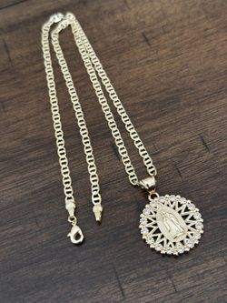 Round Virgin Mary With Stones 20 Inch Mariner Necklace