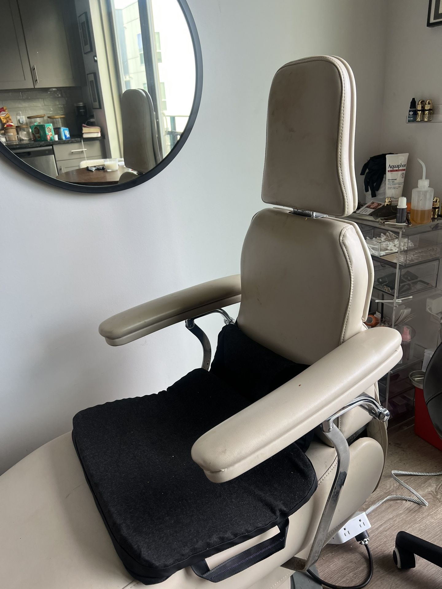 🪑 Dental / Esthetician Brow Chair – $120