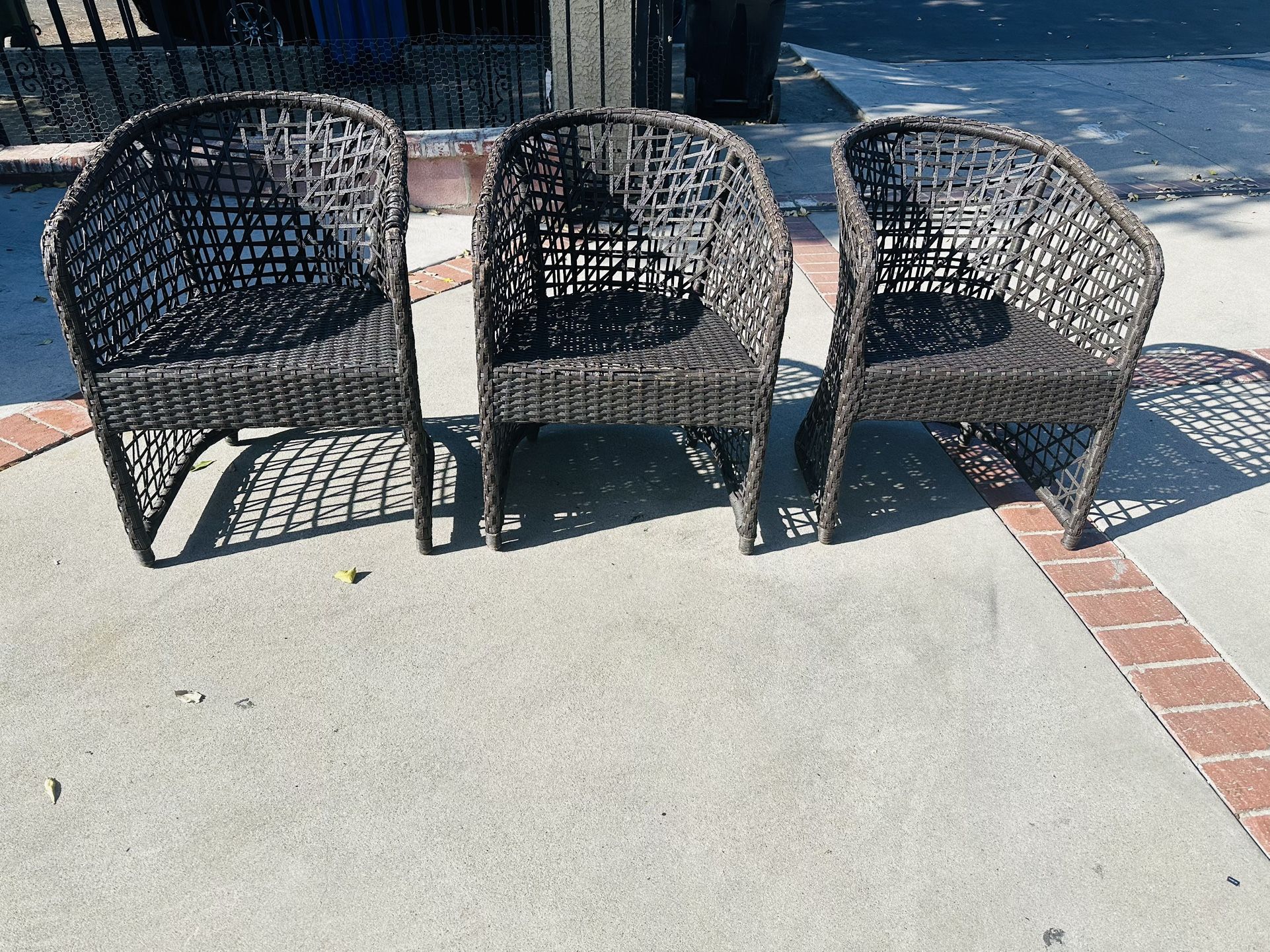 Sillas de exterior. Ubicación a 5 minutos de 14200 Van Nuys blvd Arleta. 15 dolares por todo