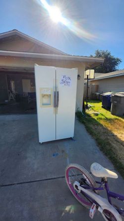 Double-sided refrigerator
