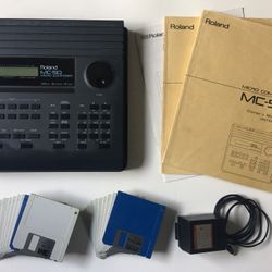 ROLAND MC-50 MICRO COMPOSER + 23 2DD FLOPPY DISKS + 3 MANUALS + POWER ADAPTER
