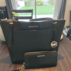 Michael Kors Tote w/matching wristlet
