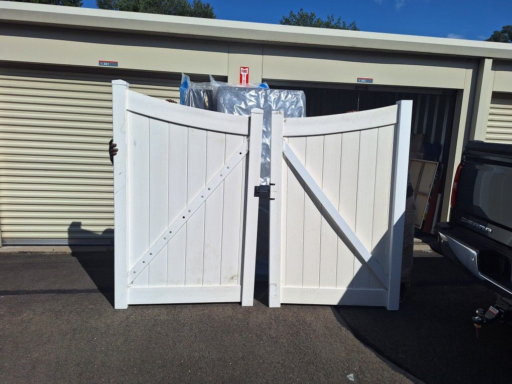 Vinyl Gates