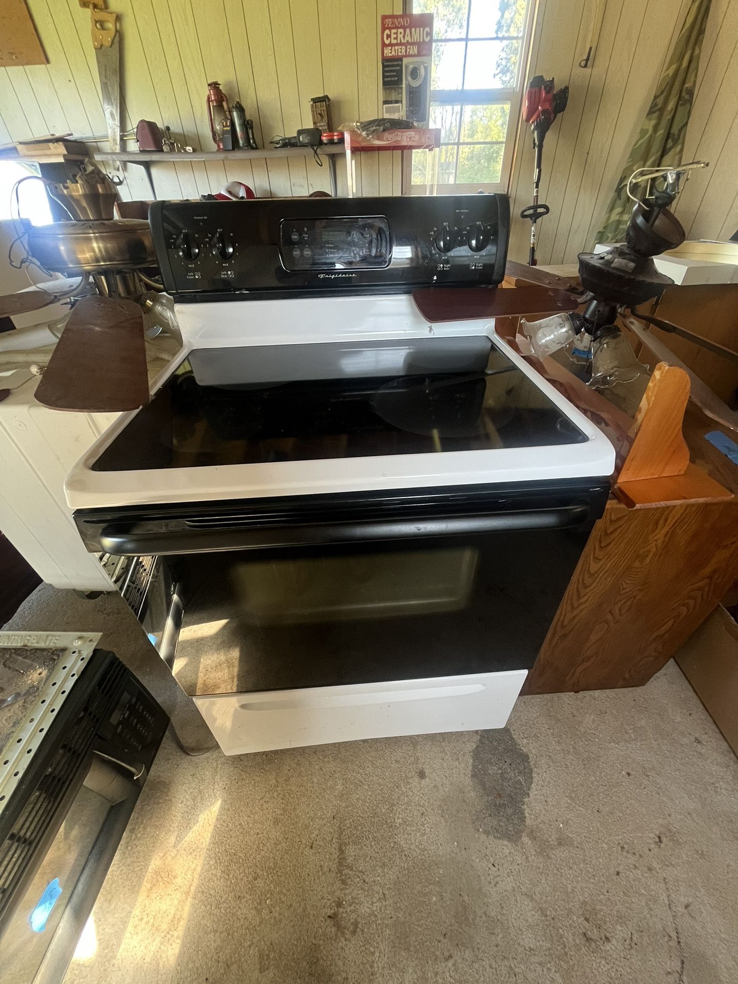 Frigidaire Smooth Top Oven Range 