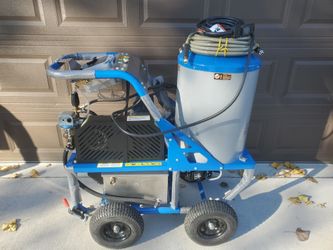 BRAND NEW DELCO 2000 PSI 4.0 GPM HOT ELEC PRESSURE WASHER.