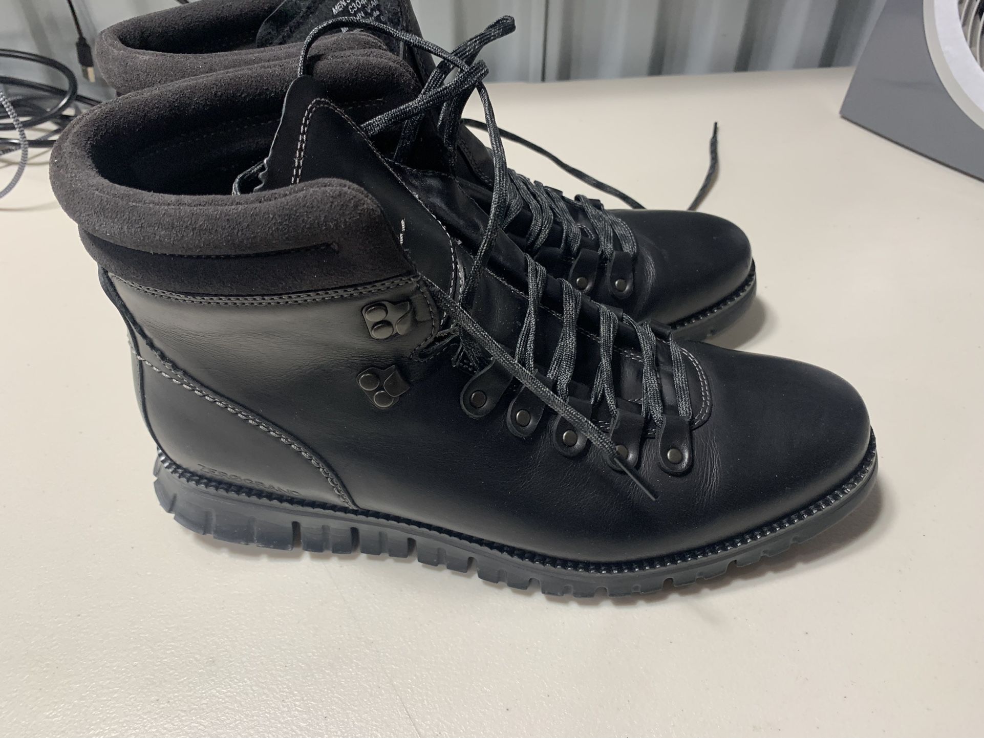  Cole Haan, Men’s Waterproof Hiking Boots. Size 10