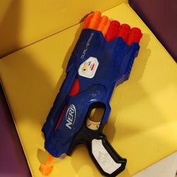 Nerf: Elite H-Strike gun
Great shape. Normal wear. Tested and works.